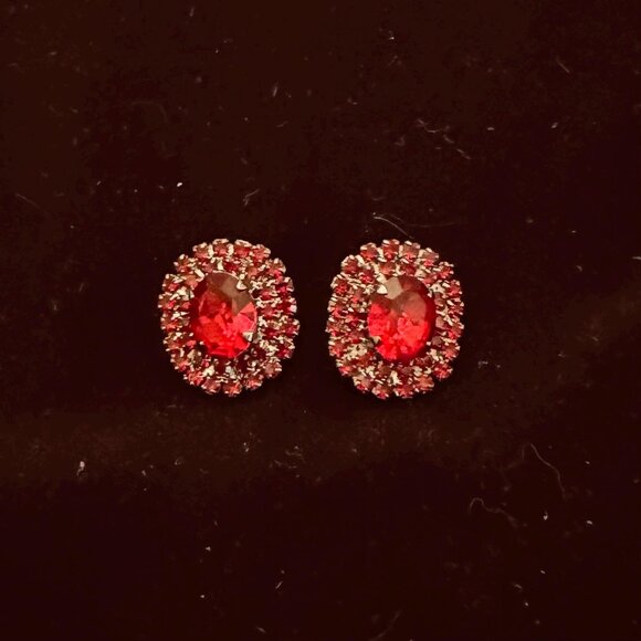 Vintage Red glass Ruby clip on earrings 5/8 inch wide prong set - Picture 3 of 10